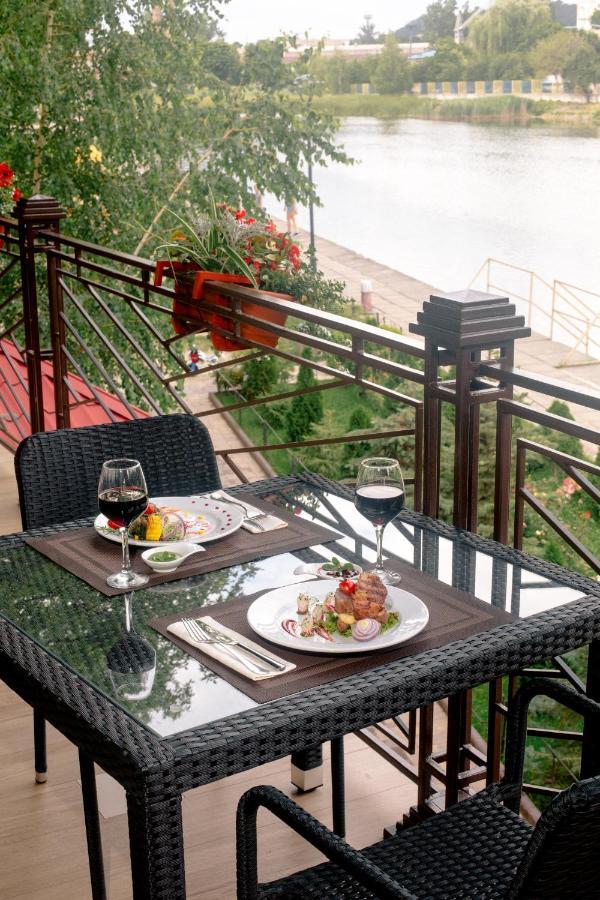 Near The Lake ลวีฟ ภายนอก รูปภาพ